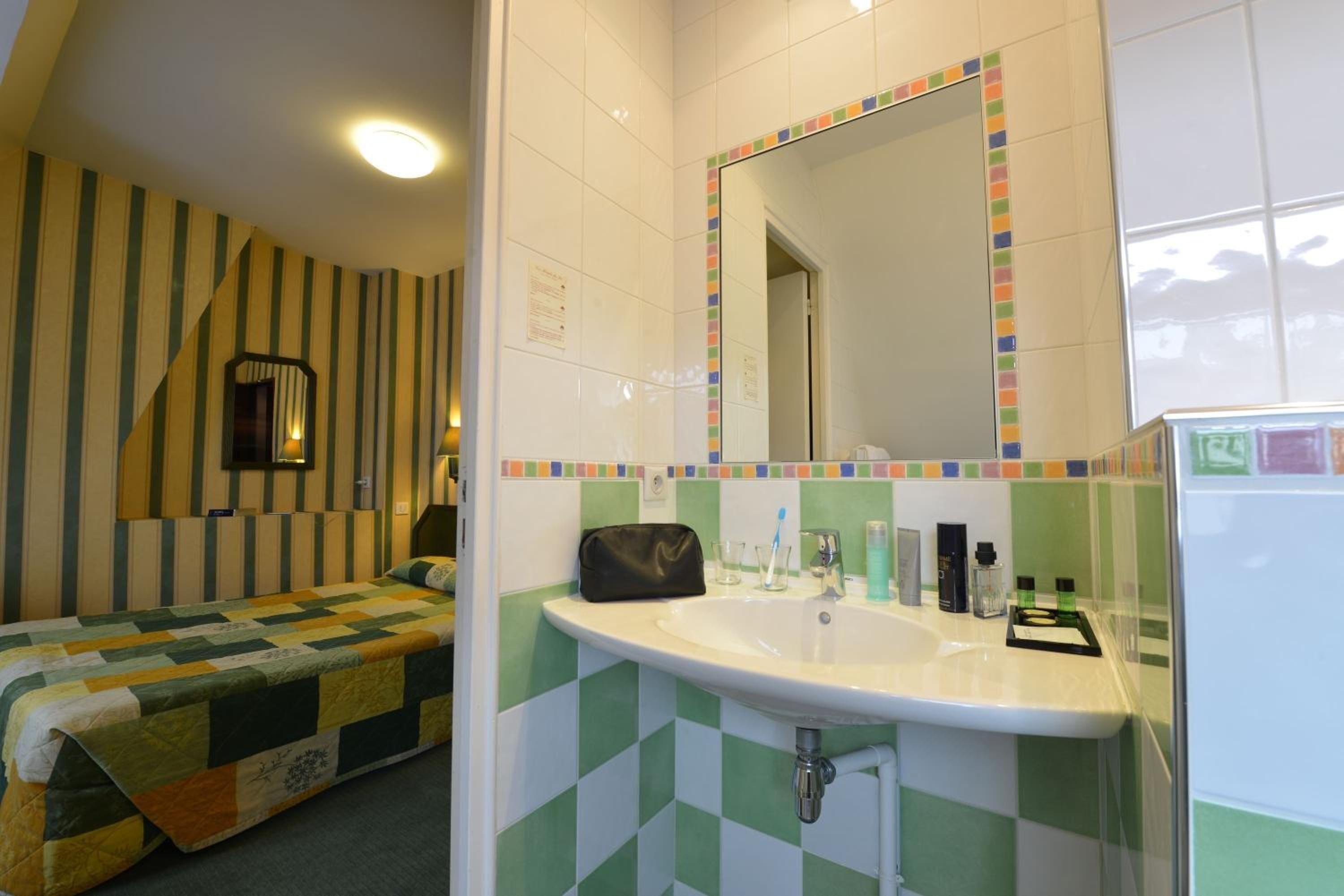 Hotel Maison Du Pre 2*
